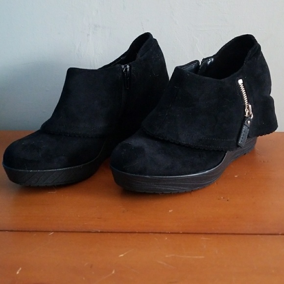 Bootie wedge heels. - Picture 1 of 4